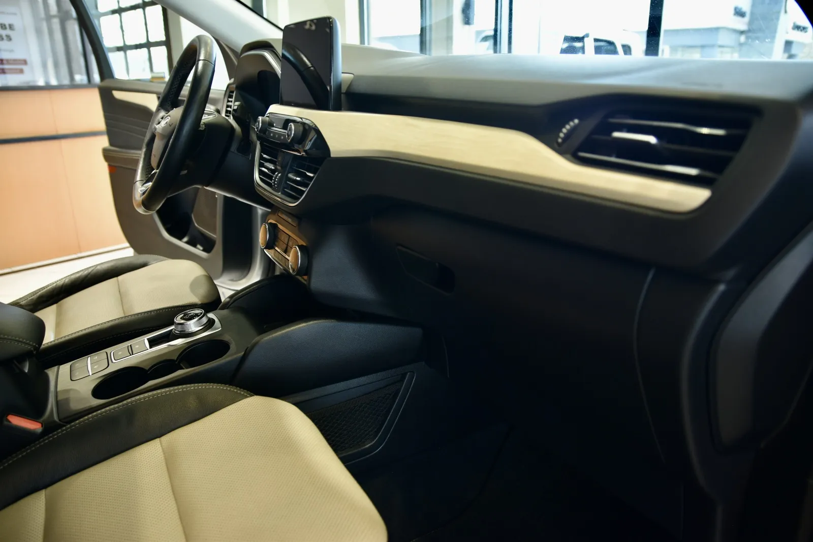 2022 Ford Escape Titanium - Photo 28
