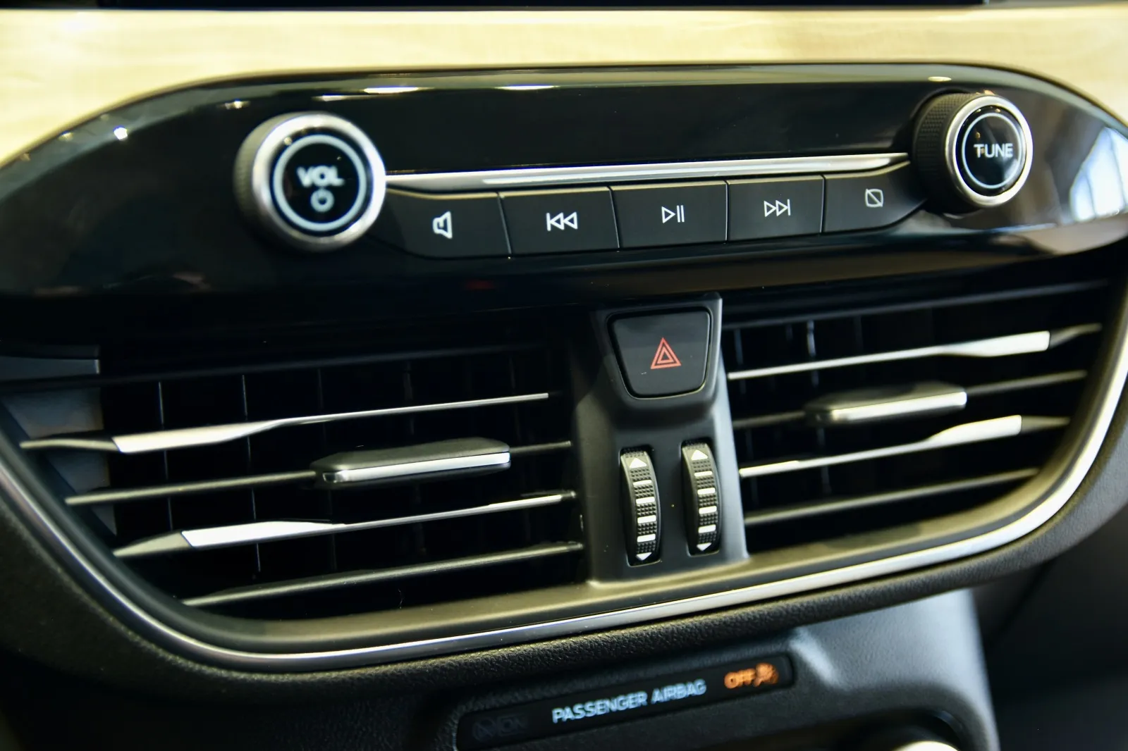 2022 Ford Escape Titanium - Photo 16