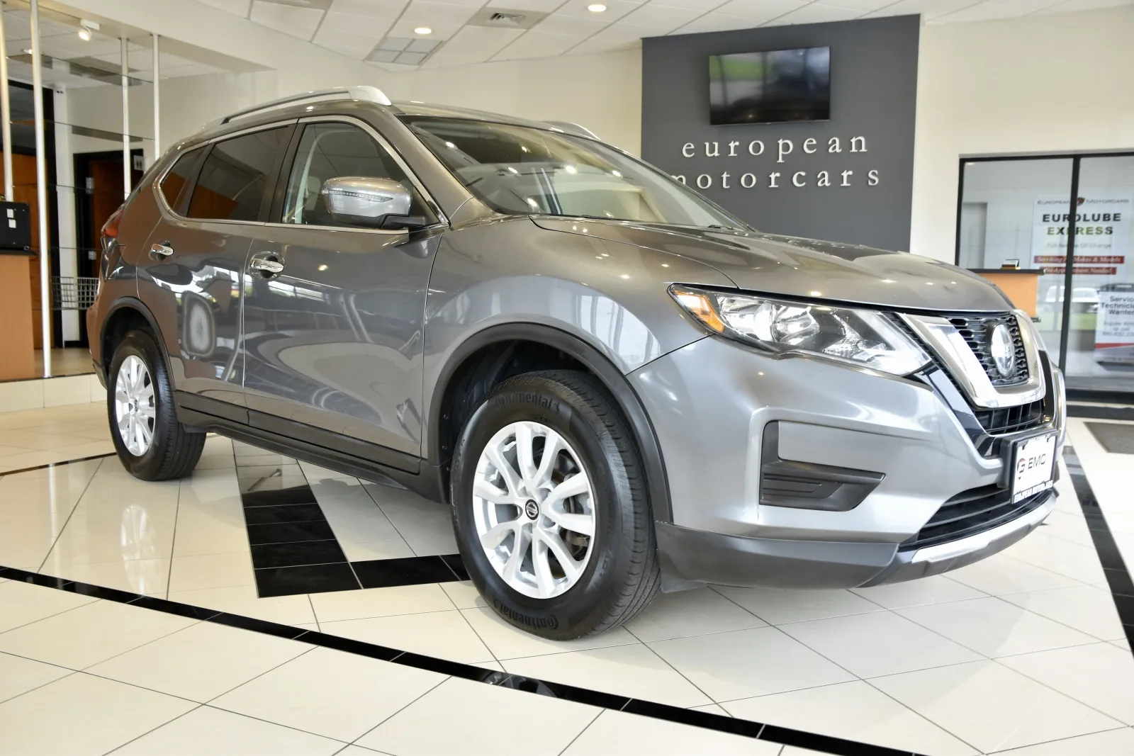 Gray 2018 Nissan Rogue SV for sale in Middletown, CT