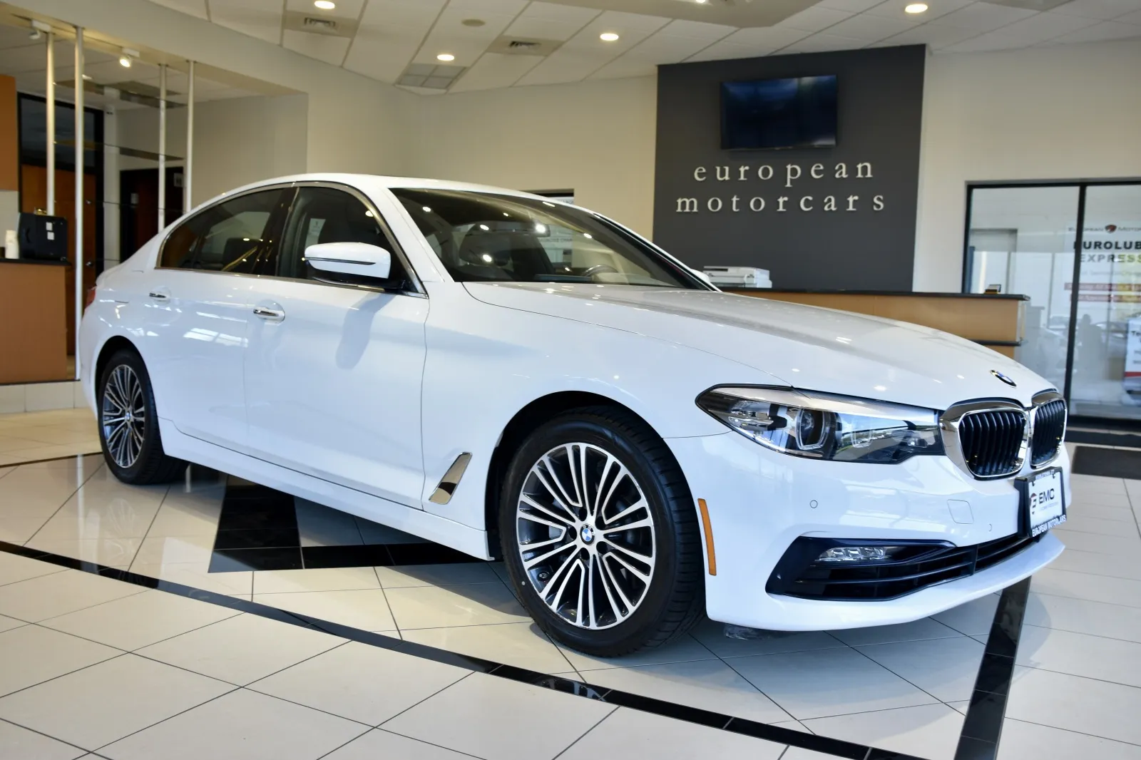 White 2018 BMW 5 Series 530i xDrive for sale in Middletown, CT