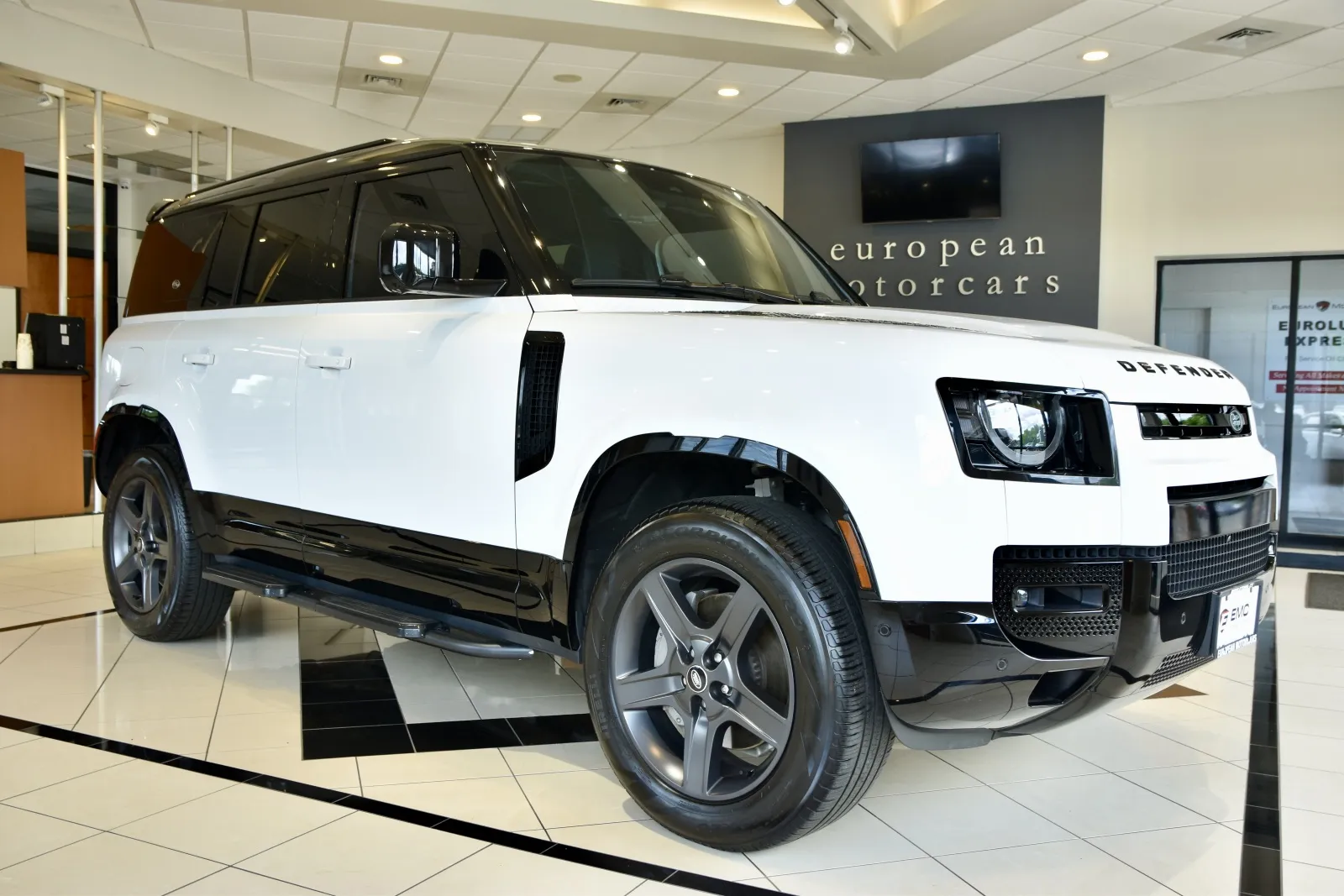 White 2024 Land Rover Defender 110 P400 X-Dynamic SE for sale in Middletown, CT