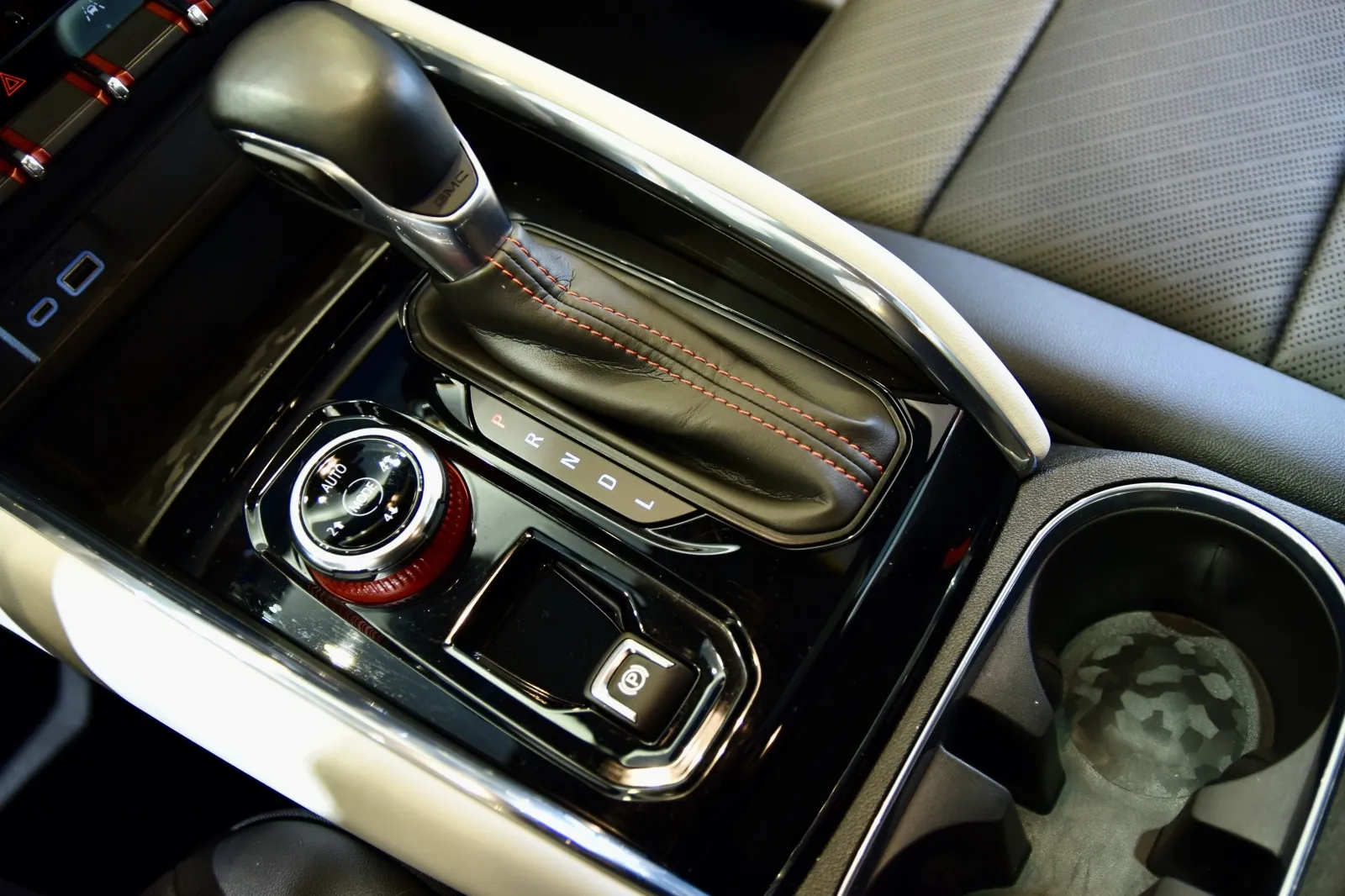 2023 GMC Canyon AT4X - Photo 18
