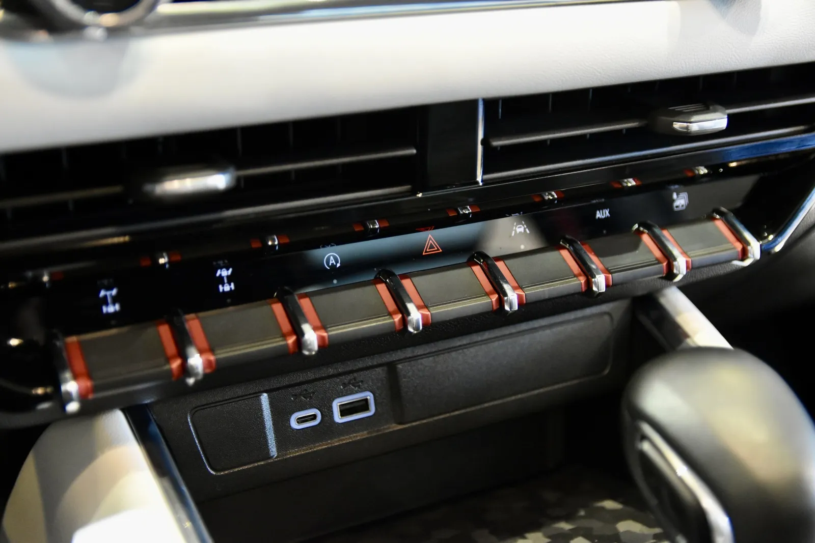 2023 GMC Canyon AT4X - Photo 17