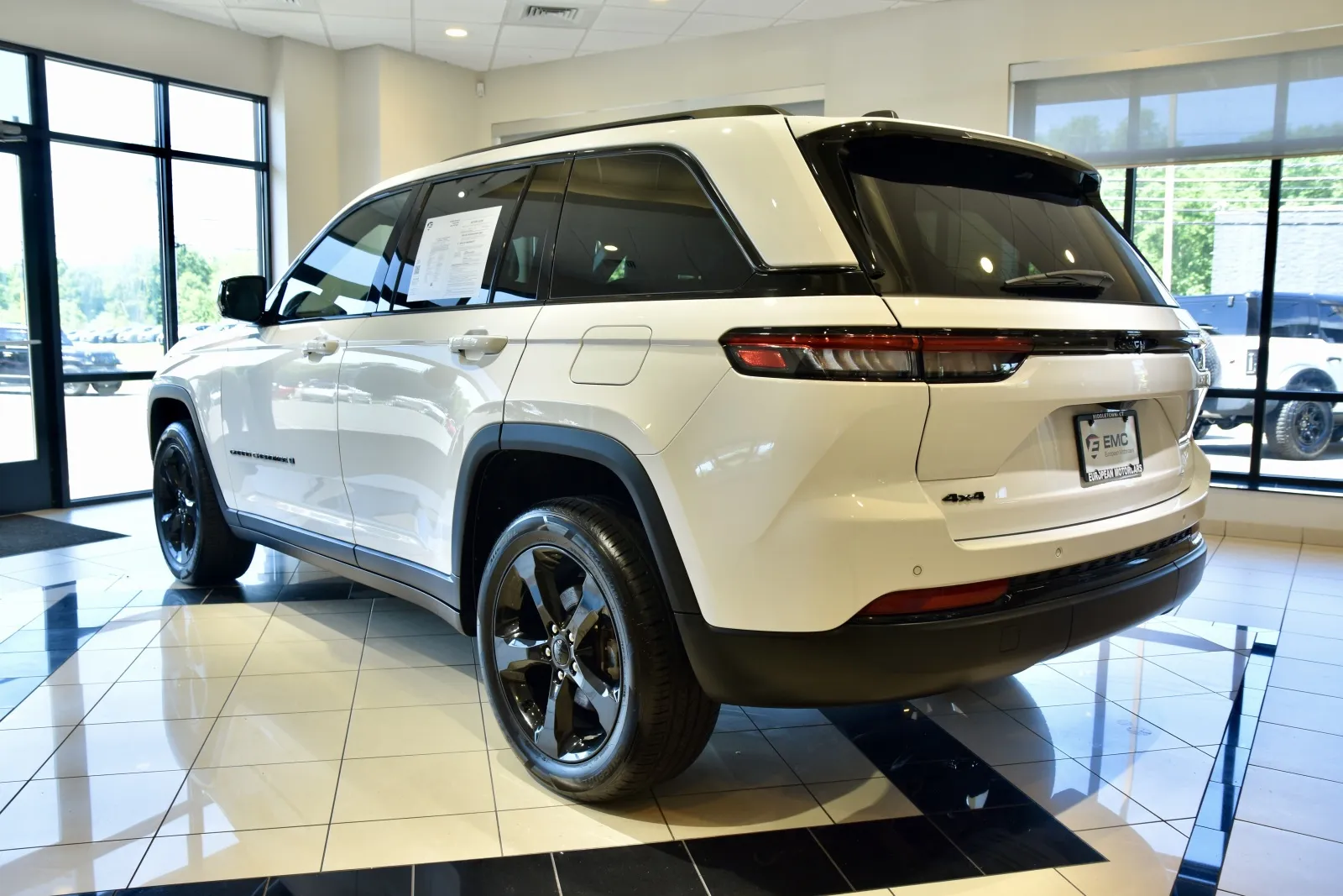 More photos of 2023 Jeep Grand Cherokee Altitude at European Motorcars, CT