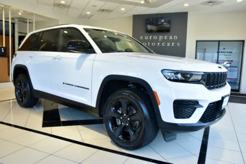 White 2023 Jeep Grand Cherokee Altitude for sale in Middletown, CT