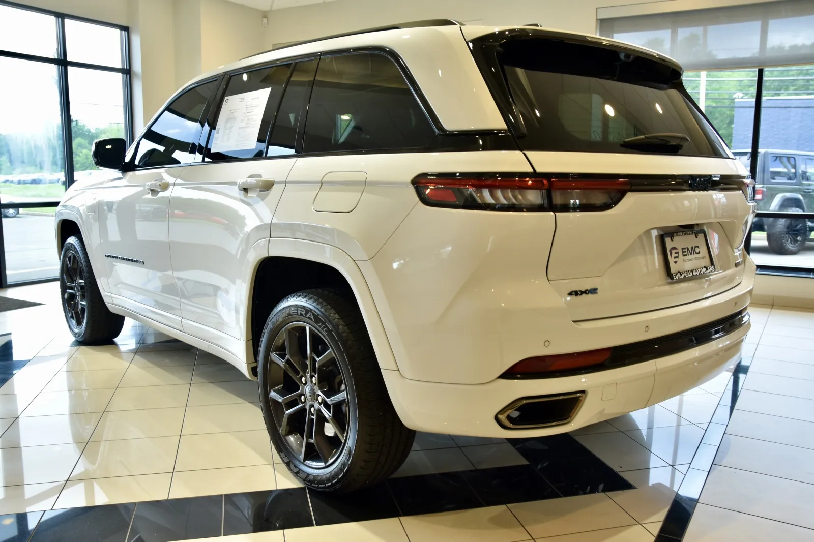 More photos of 2023 Jeep Grand Cherokee 30th Anniversary 4xe at European Motorcars, CT