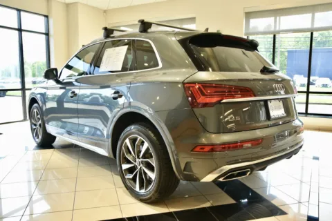 More photos of 2024 Audi Q5 quattro S line Prestige 45 TFSI at European Motorcars, CT