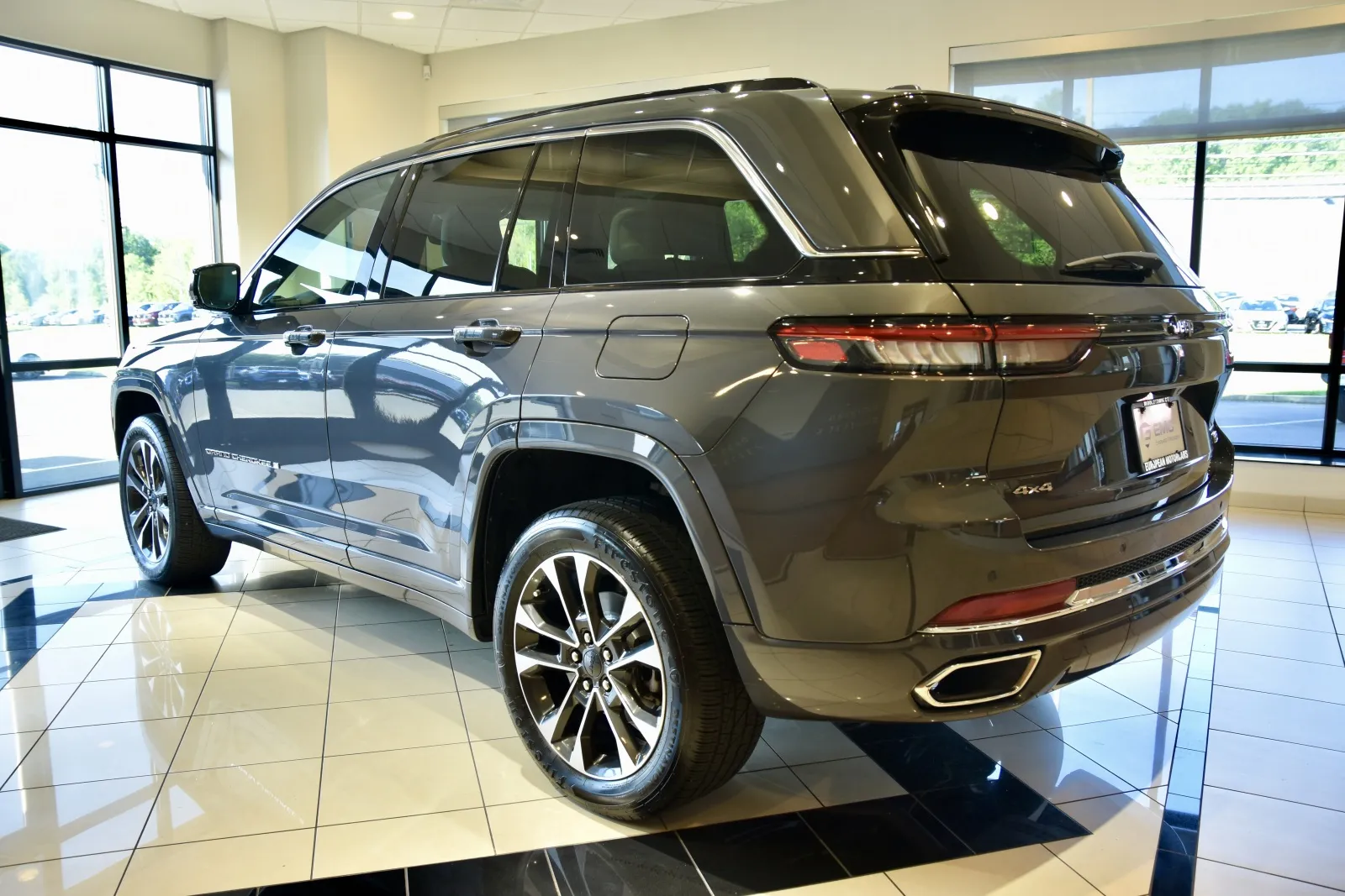 More photos of 2022 Jeep Grand Cherokee Overland at European Motorcars, CT