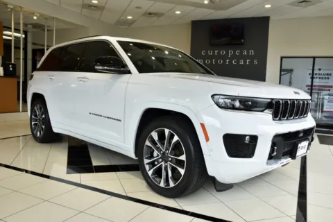 White 2023 Jeep Grand Cherokee Overland for sale in Middletown, CT