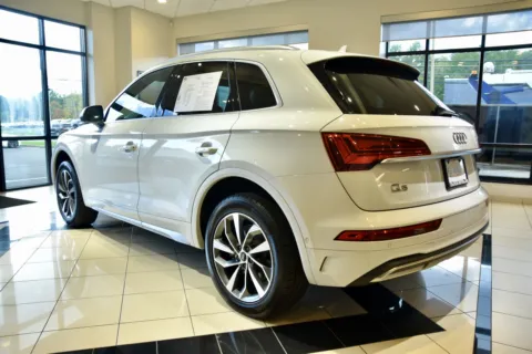 More photos of 2021 Audi Q5 quattro Prestige 45 TFSI at European Motorcars, CT