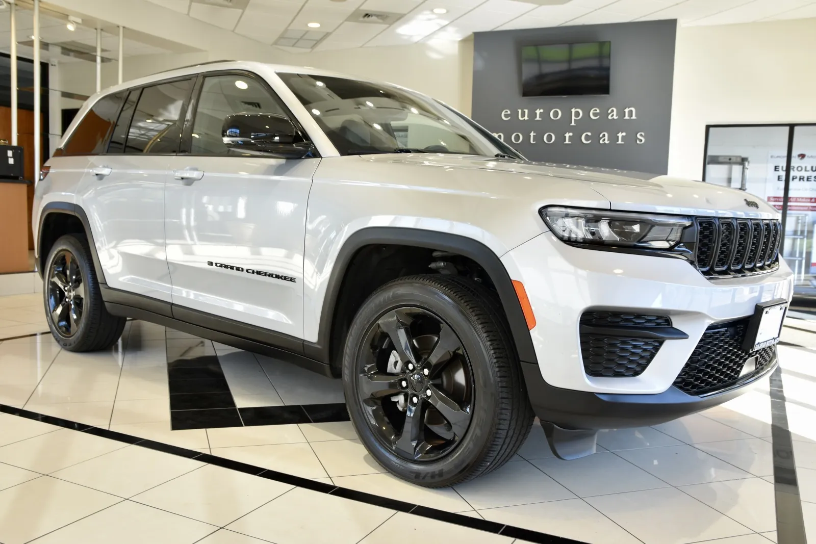 Silver 2023 Jeep Grand Cherokee Altitude X for sale in Middletown, CT