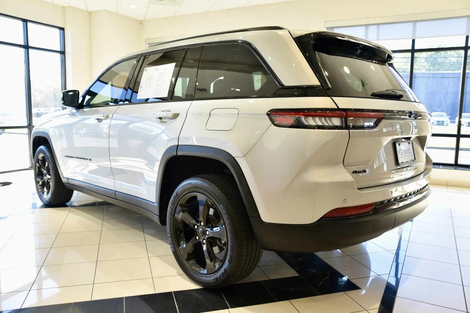 More photos of 2023 Jeep Grand Cherokee Altitude X at European Motorcars, CT