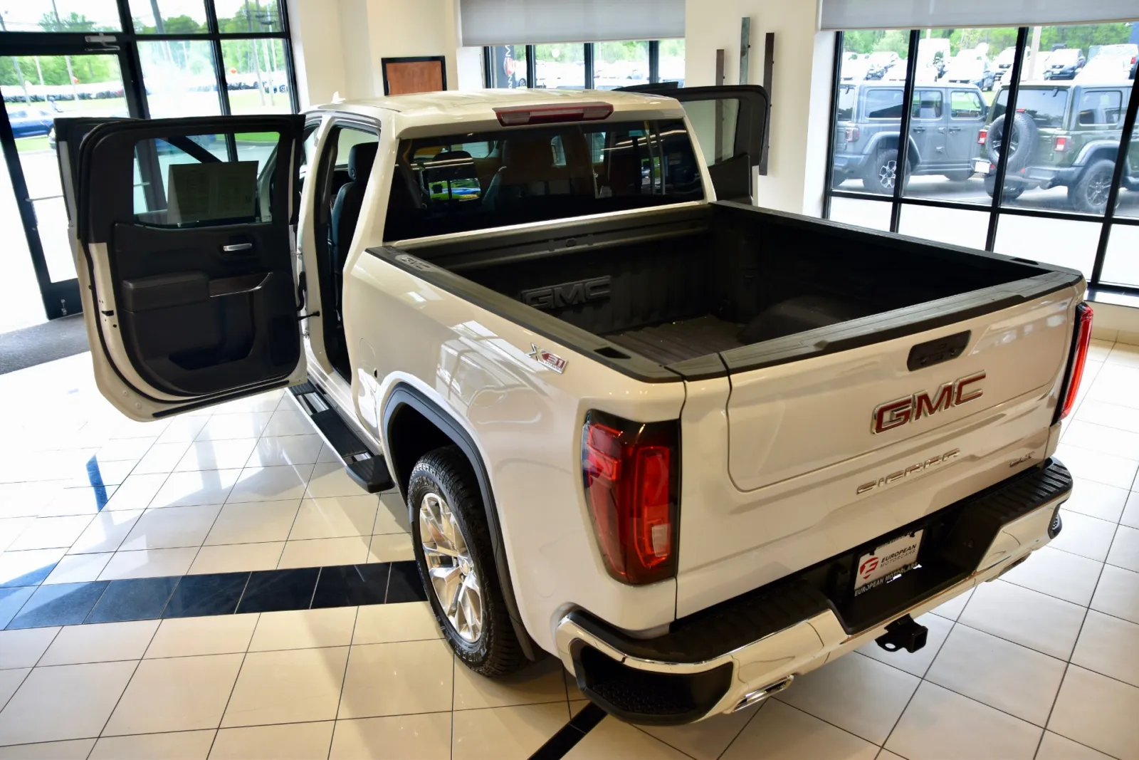 2021 GMC Sierra 1500 SLT - Photo 9