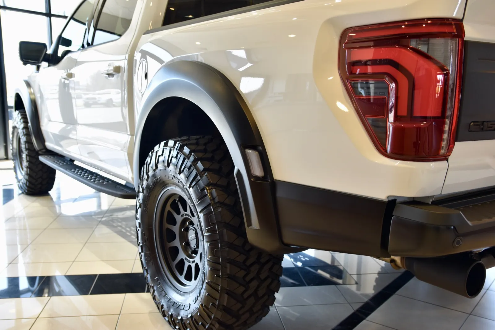 2024 Ford F-150 Raptor - Photo 11