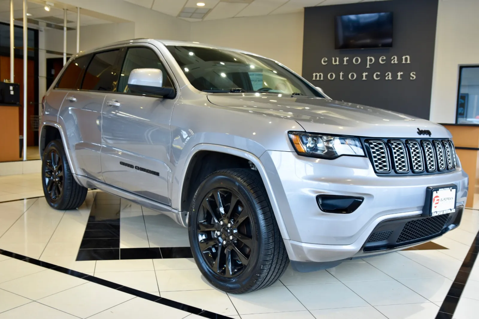 Silver 2021 Jeep Grand Cherokee Laredo X for sale in Middletown, CT