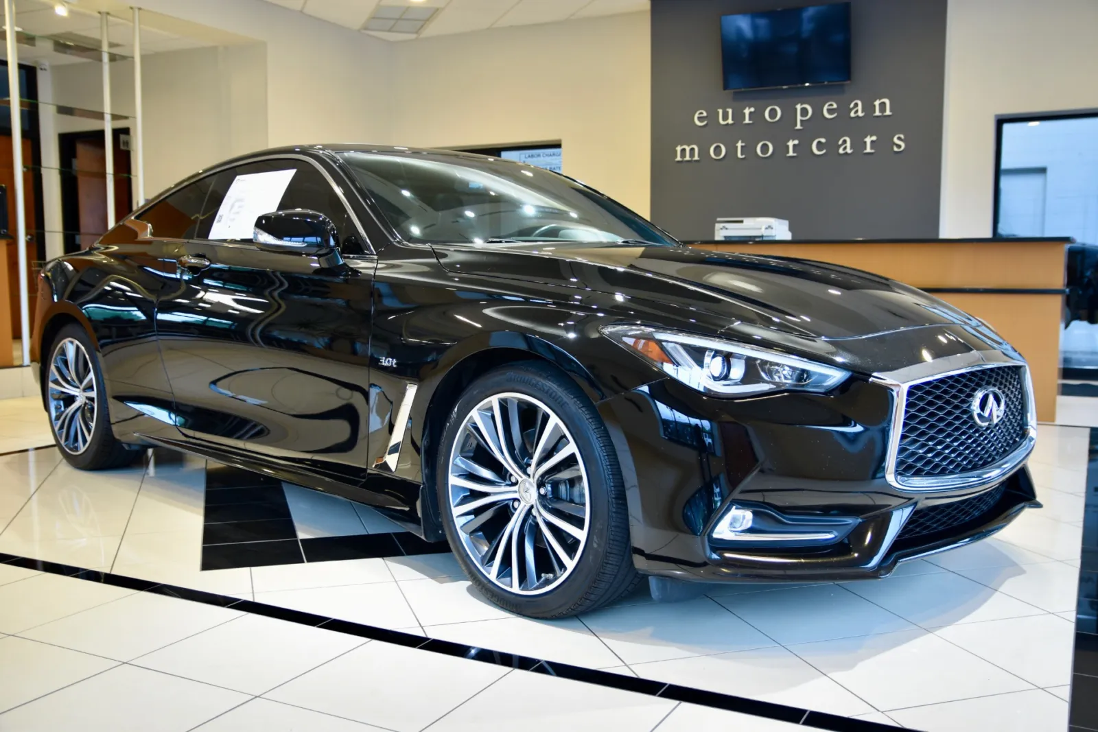 Black 2018 INFINITI Q60 Luxe for sale in Middletown, CT