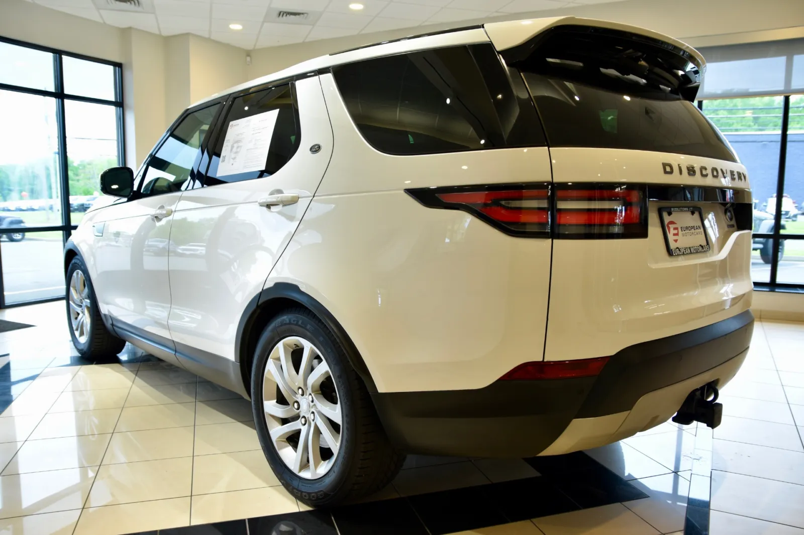 More photos of 2017 Land Rover Discovery HSE at European Motorcars, CT