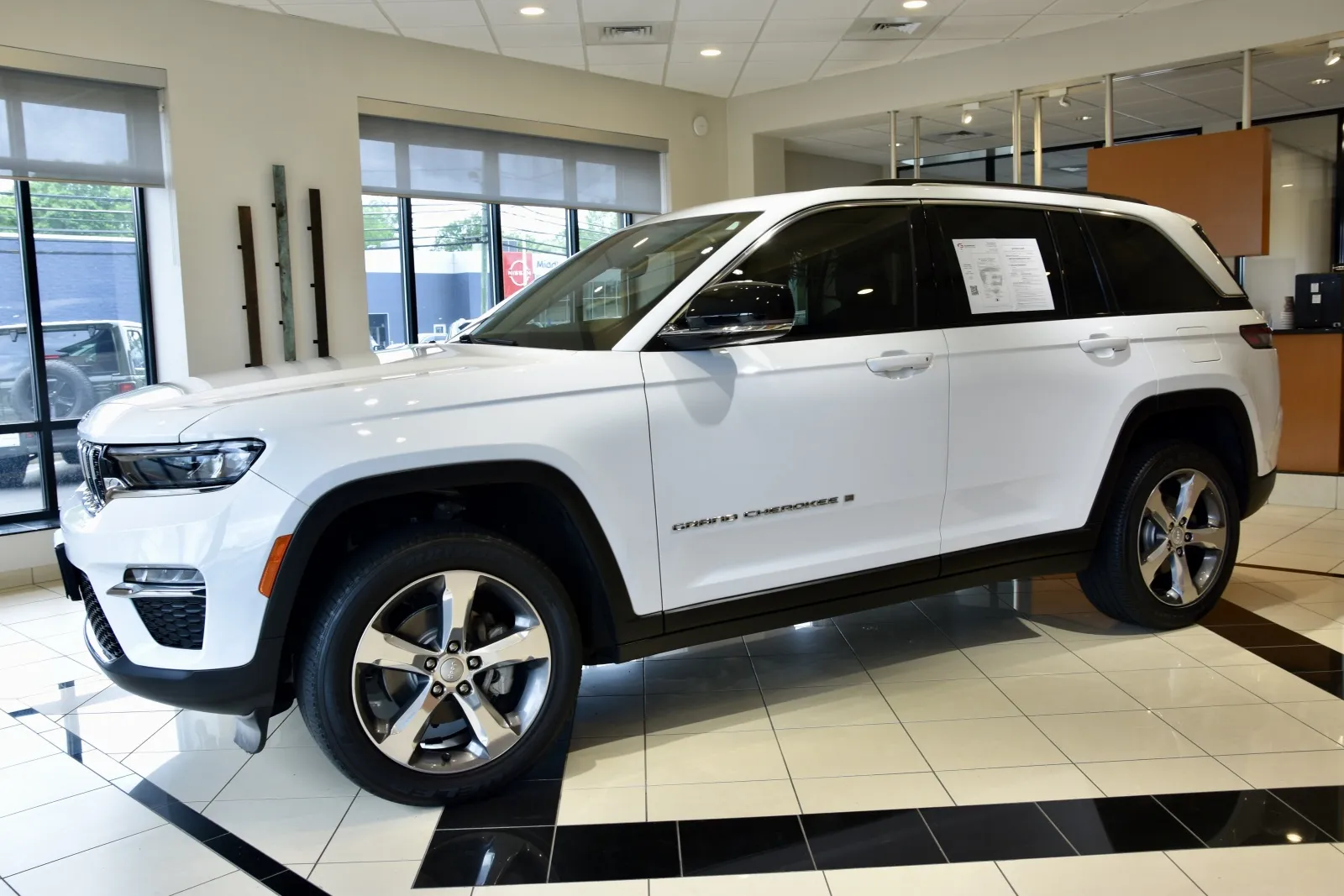 Another view of 2022 Jeep Grand Cherokee Limited for sale in Middletown, CT at European Motorcars
