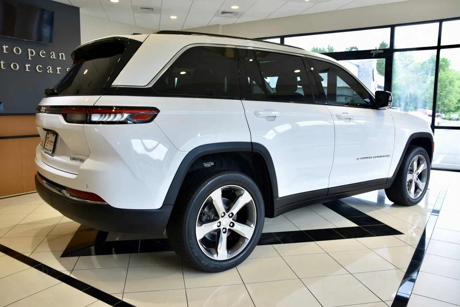 More photos of 2022 Jeep Grand Cherokee Limited at European Motorcars, CT