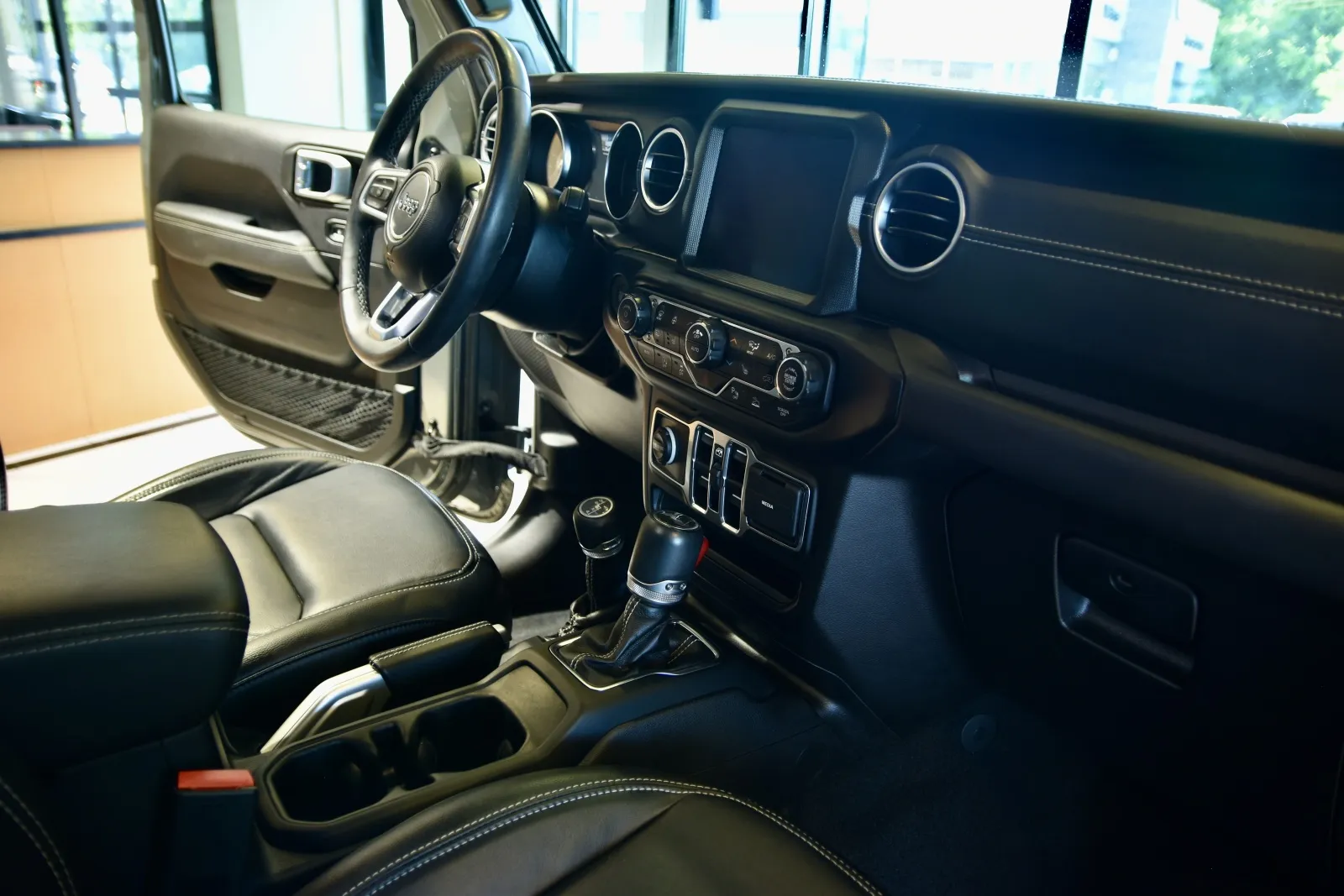 2022 Jeep Wrangler Unlimited Sahara photo 25
