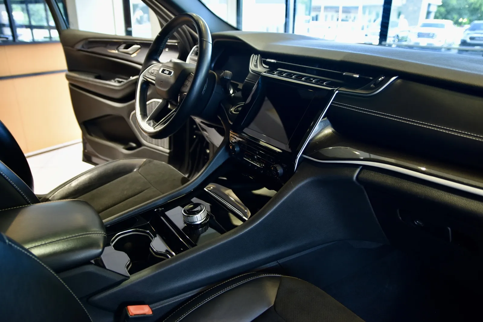 2022 Jeep Grand Cherokee Altitude photo 28