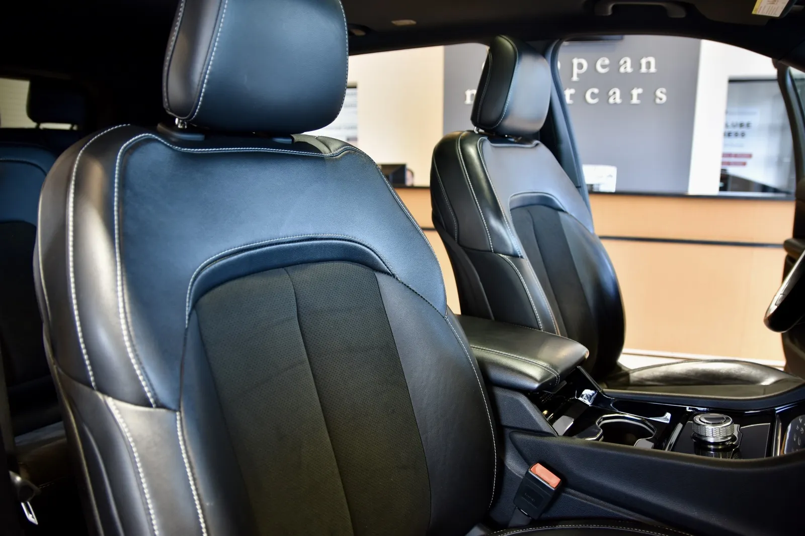 2022 Jeep Grand Cherokee Altitude photo 9