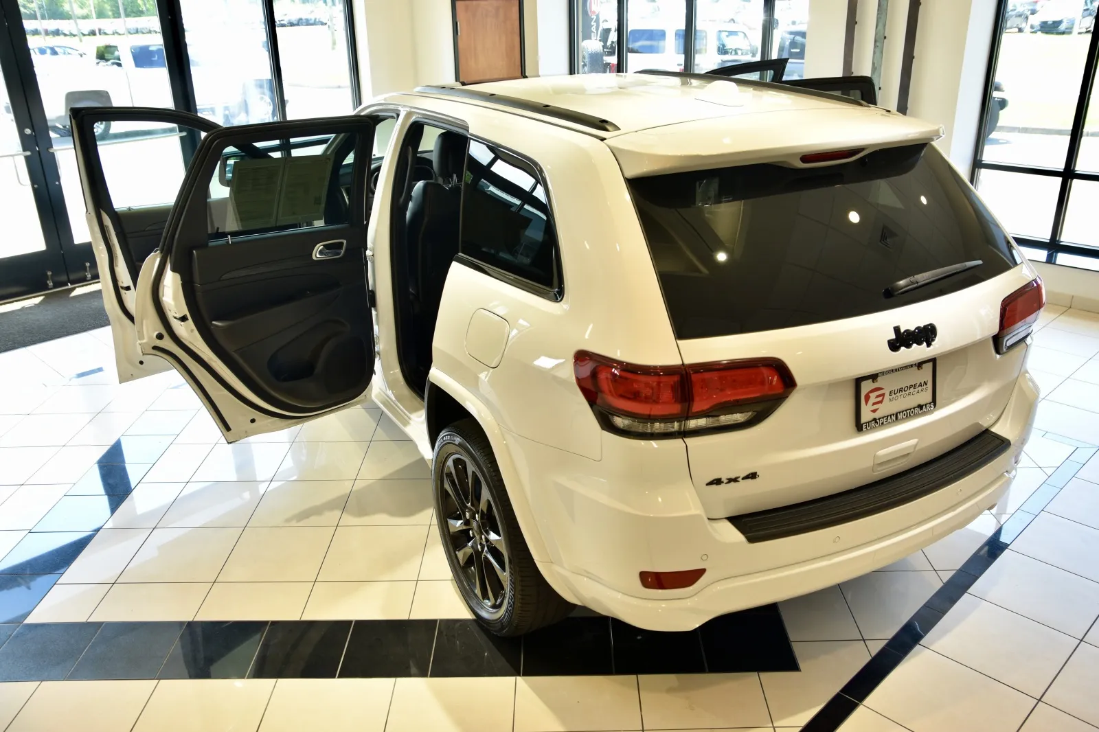 2022 Jeep Cherokee Laredo X Altitude photo 12