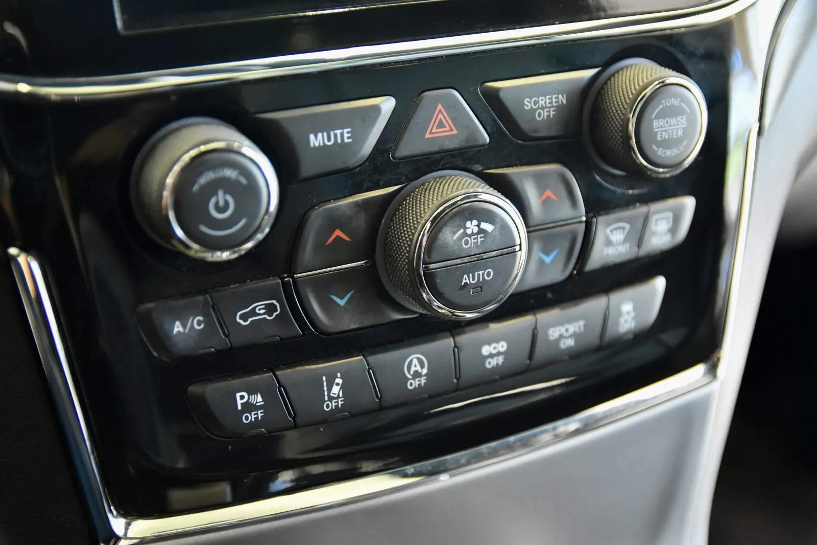 2022 Jeep Cherokee Laredo X Altitude photo 14