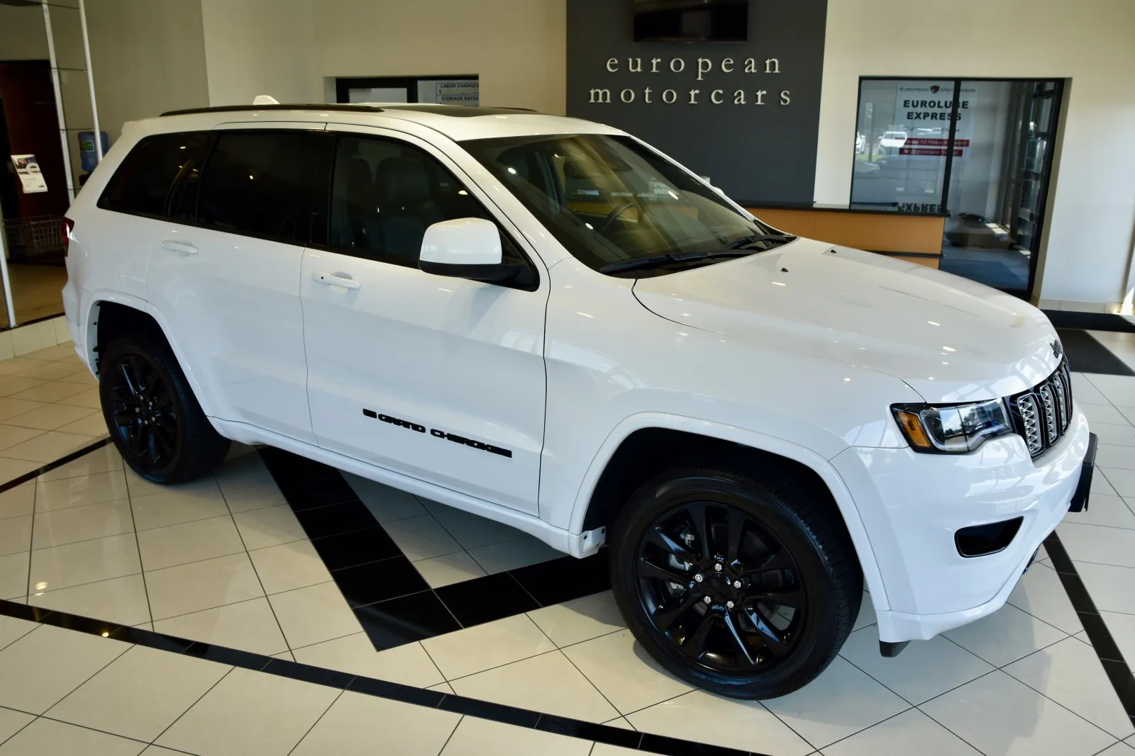 2022 Jeep Cherokee Laredo X Altitude photo 2