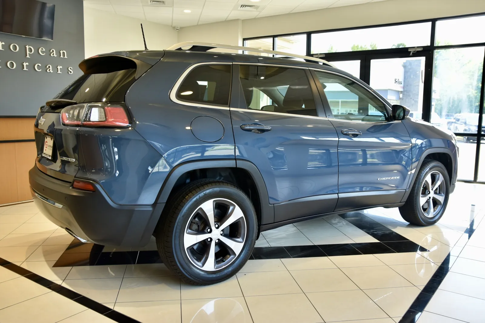 2019 Jeep Cherokee Limited photo 22