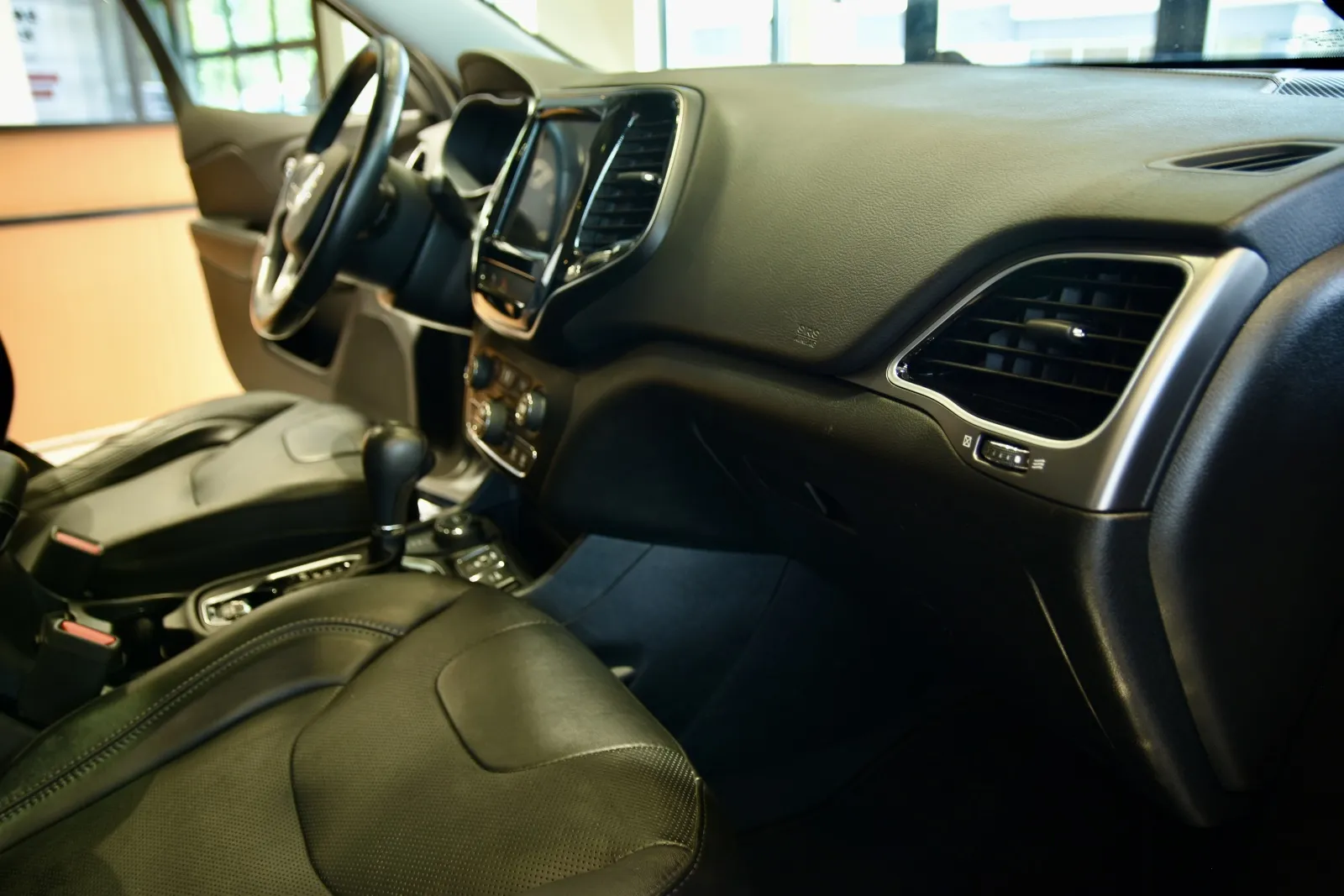2019 Jeep Cherokee Limited photo 28