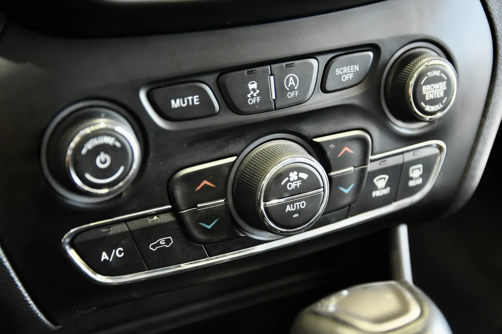 2019 Jeep Cherokee Limited photo 16