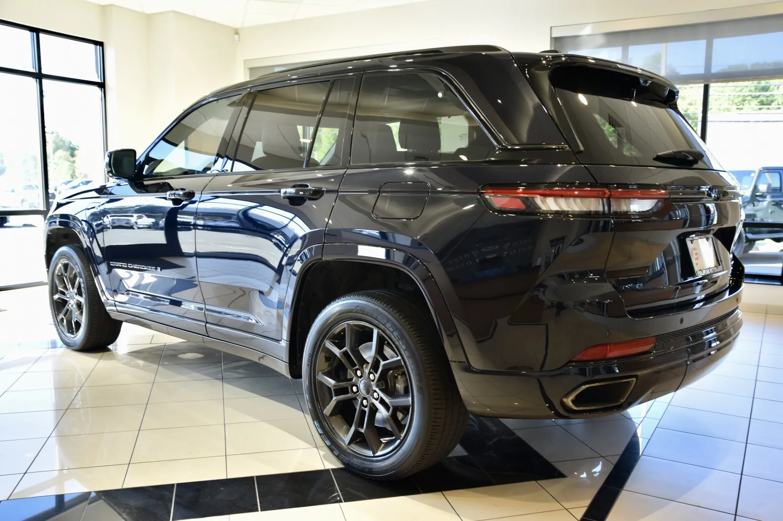 More photos of 2023 Jeep Grand Cherokee 30th Anniversary 4xe at European Motorcars, CT