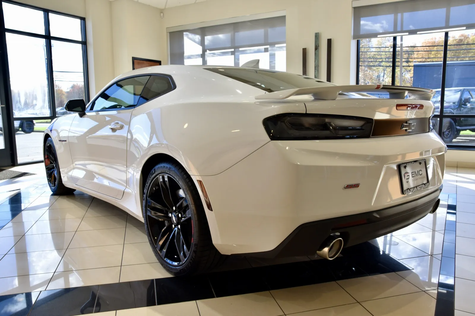 2018 Chevrolet Camaro SS photo 2