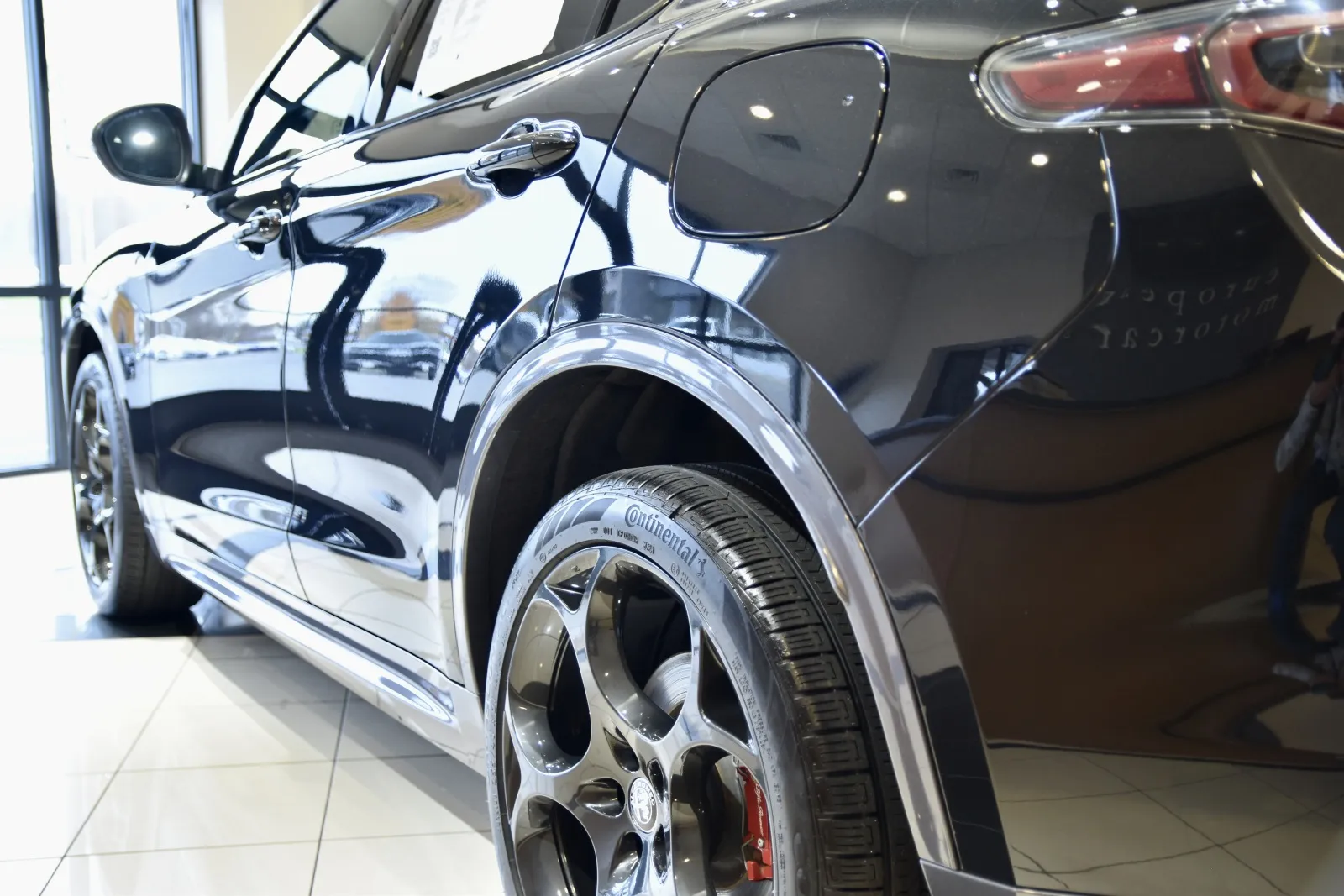 2024 Alfa Romeo Stelvio Ti photo 3