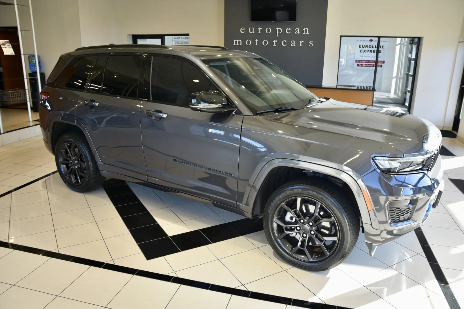 2023 Jeep Grand Cherokee 4xe photo 2
