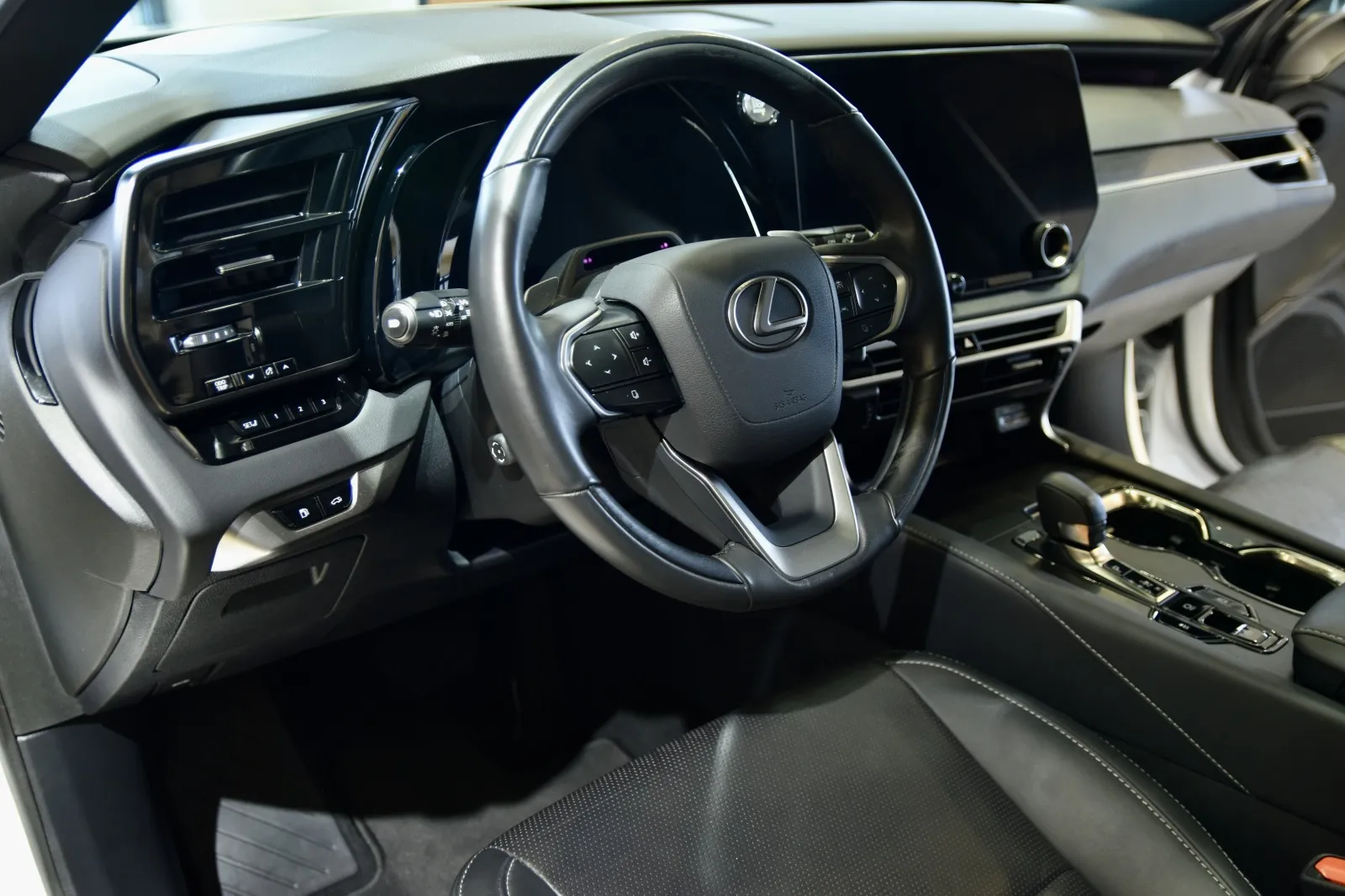 2023 Lexus RX 350 - Photo 12