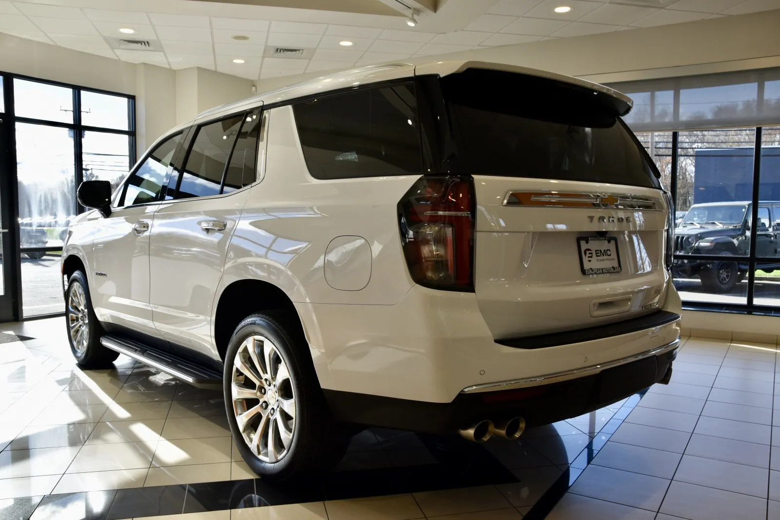 2023 Chevrolet Tahoe Premier photo 2