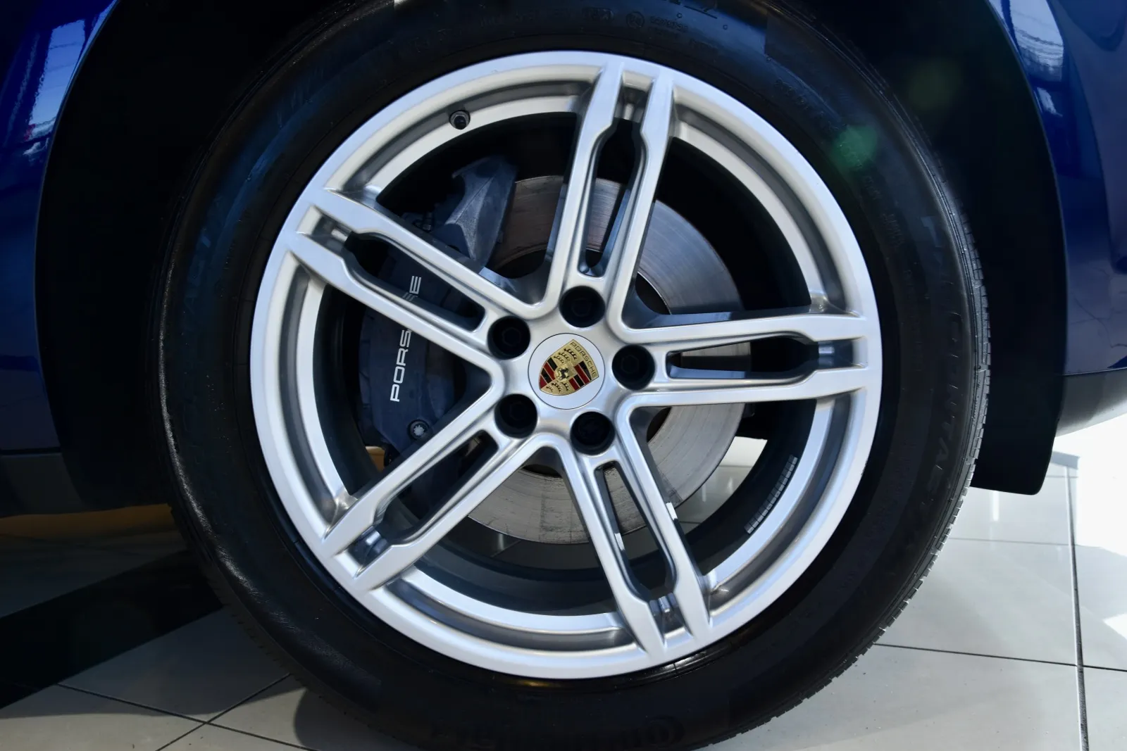 2023 Porsche Macan Base photo 4