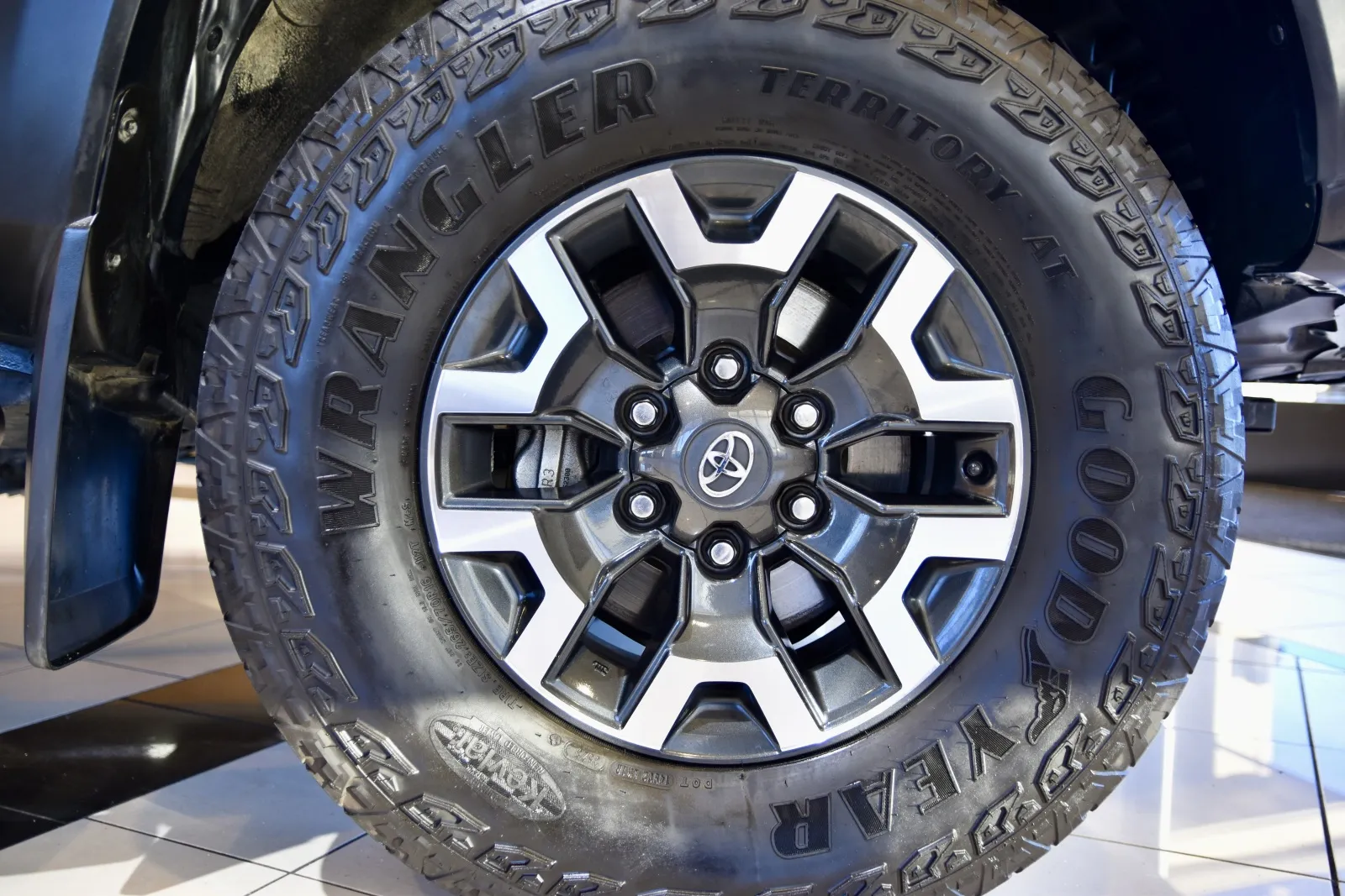 2023 Toyota Tacoma TRD Off-Road photo 3