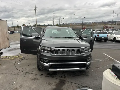 More photos of 2022 Jeep Grand Wagoneer Series I at Westlie Ford, WA