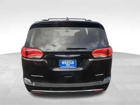 More photos of 2020 Chrysler Pacifica Limited at Westlie Ford, WA