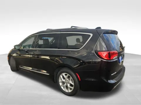 Another view of 2020 Chrysler Pacifica Limited for sale in Washougal, WA at Westlie Ford