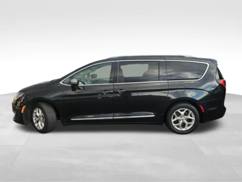 Photos of 2020 Chrysler Pacifica Limited for sale in Washougal, WA at Westlie Ford