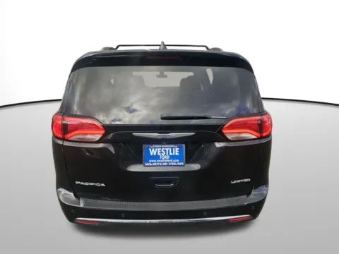 More photos of 2020 Chrysler Pacifica Limited at Westlie Ford, WA
