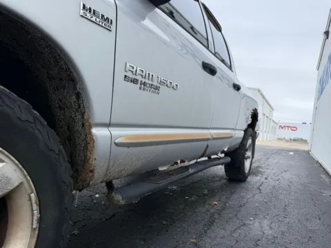 More photos of 2006 Dodge Ram 1500 SLT at St. Marys CDJR, OH