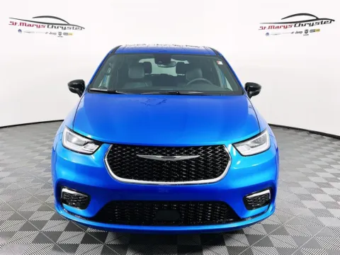 Another view of 2026 Chrysler Pacifica Select for sale in Saint Marys, OH at St. Marys CDJR