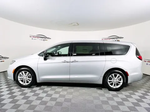 More photos of 2026 Chrysler Pacifica Select at St. Marys CDJR, OH