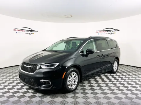 More photos of 2021 Chrysler Pacifica Touring L at St. Marys CDJR, OH