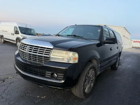 More photos of 2011 Lincoln Navigator L at St. Marys CDJR, OH